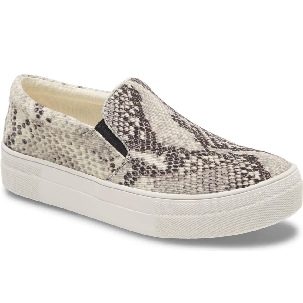 Snakeskin shoes